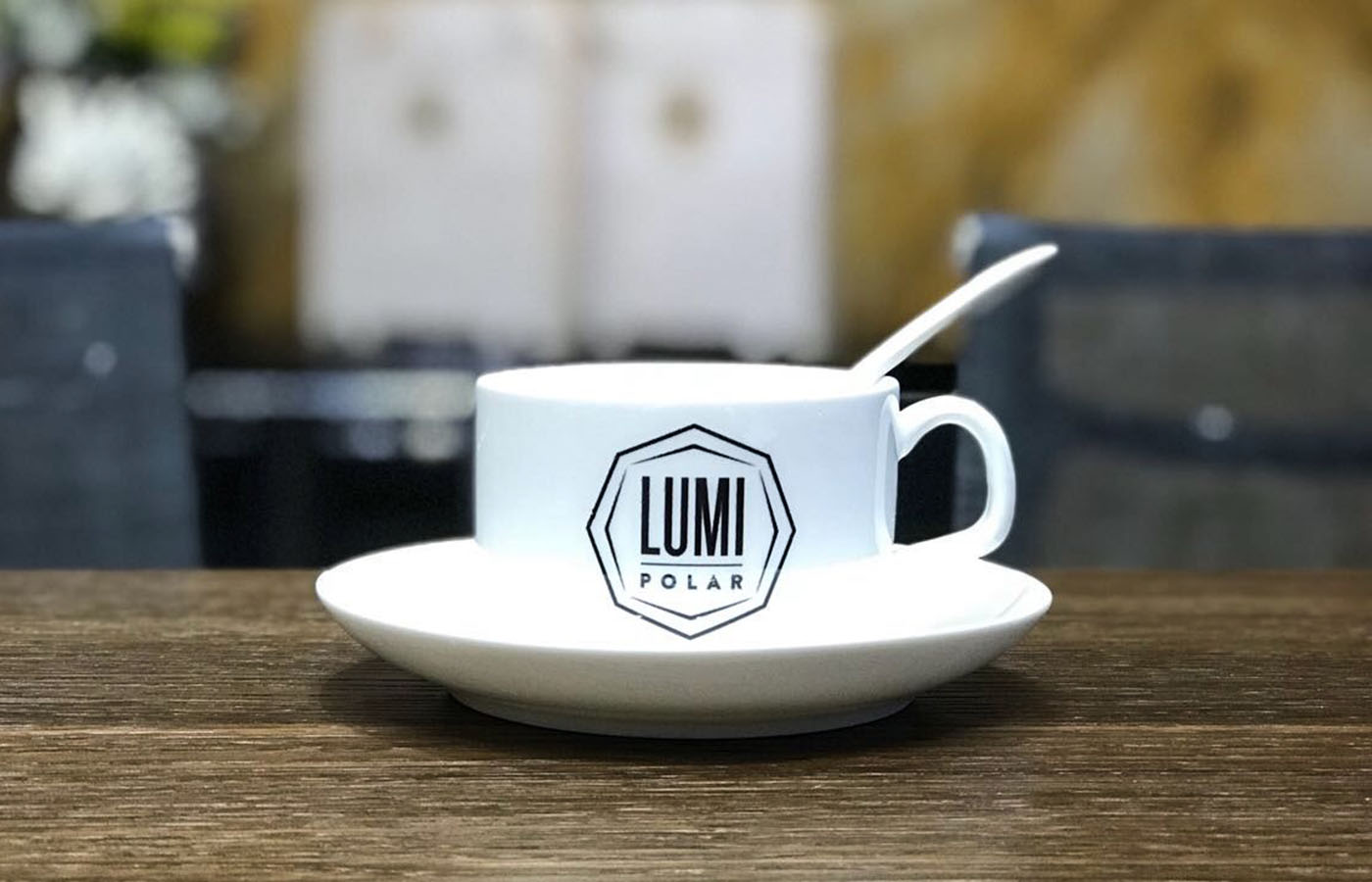 Чашка на блюдце с логотипом финской компании Lumi Polar 
